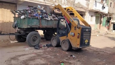 رئيس مركز ومدينة إدكو يتابع أعمال النظافة ورفع المخلفات بعدة قطاعات 