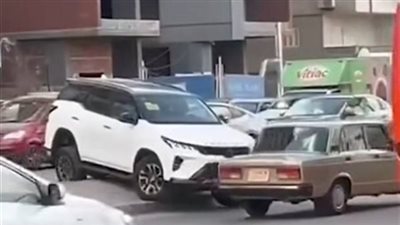 القبض على قائد سيارة تحمل شعار مجلس النواب لسيره عكس الاتجاه بمدينة نصر