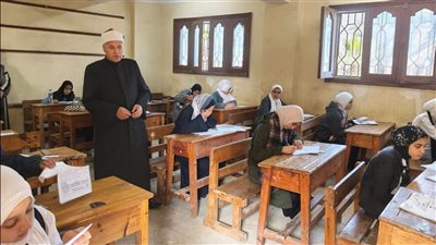 طلاب الشهادة الإعدادية الأزهرية يؤدون «العلوم والإنجليزية»
