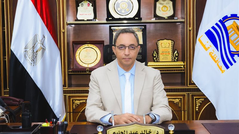 محافظ قنا