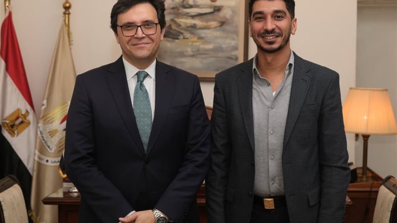وزير الثقافة والمخرج