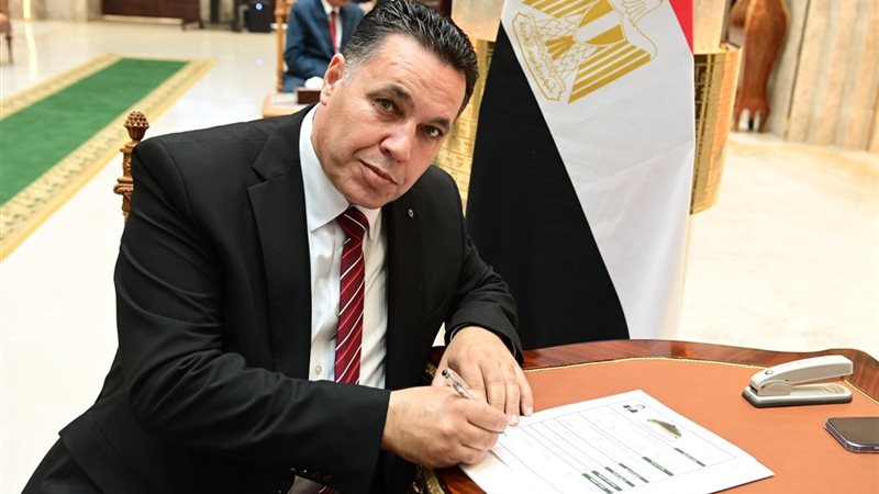 عماد الغنيمي 