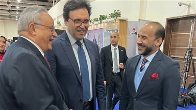 وزيرا الثقافة والتعليم العالى يتفقدان جناح مكتبة الإسكندرية بمعرض الكتاب