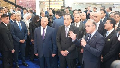 رئيس الوزراء يتفقد جناح هيئة الرقابة المالية بمعرض القاهرة الدولي للكتاب
