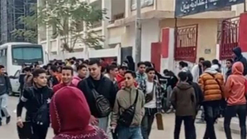 طلاب الشهادة الإعدادية