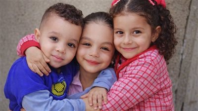 نصائح عند اصطحاب الأطفال لصلاة الجمعة.. يكشفها مركز الفتوى العالمي