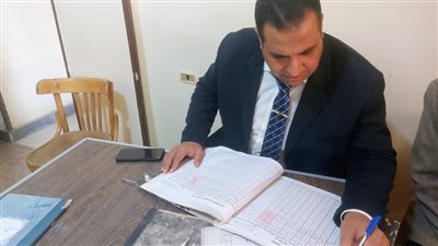 مدير القوى العاملة بقنا يفاجئ مكتب تفتيش وتشغيل نقادة