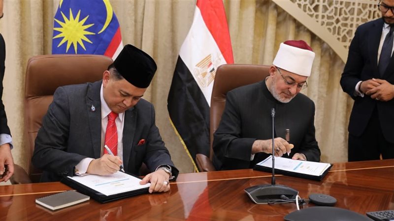 جانب من توقيع البروتوكول