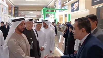 الشيخ سيف بن زايد يزور جناح مصر في معرض 