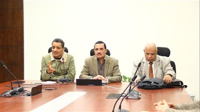 مستقبل مصر تحت أضواء القصيدة.. شعراء جامعة الأزهر يخطفون الأنظار بمعرض الكتاب
