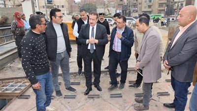 محافظ المنوفية يتفقد أعمال وضع الطبقة السطحية الأسمنتية بكوبري مبارك