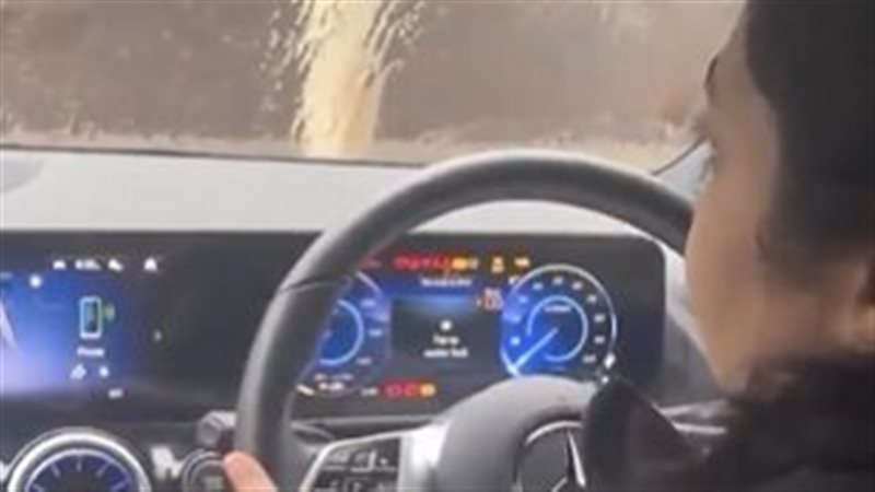 سائقة أوبر تحتجز