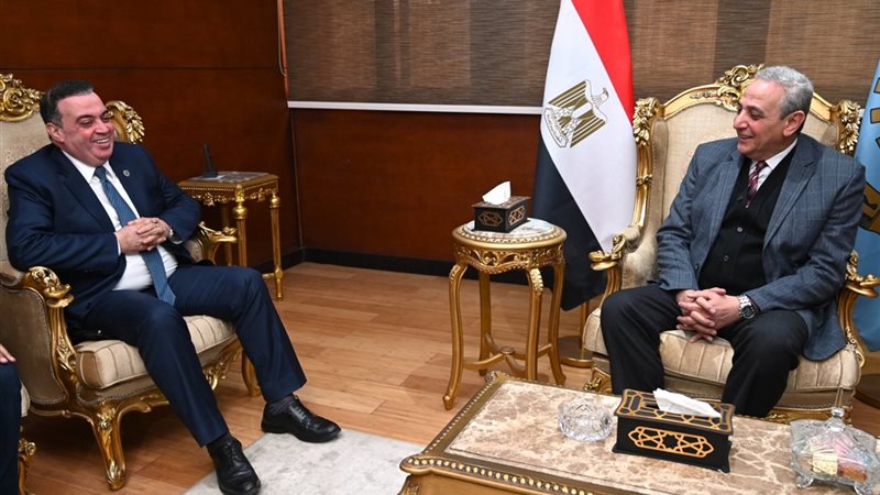 محافظ الغربية ومساعد