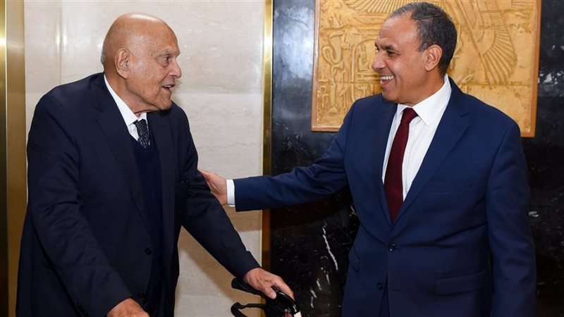 وزير الخارجية والدكتور