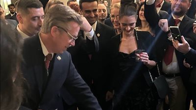 جمهوريون يحتفلون بمرور على عام ولاية ترامب الثانية بـ كعكة على شكل جرينلاند