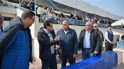 وزير الرياضة يشهد منافسات بطولة القاهرة للسباحة ويطمئن على تطبيق الكود الطبي