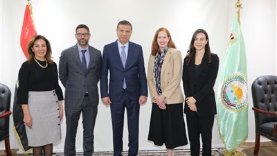 وزير الزراعة يبحث مع ممثلي 