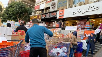 الأرصفة تحولت للأسواق.. استغاثة سكان حي شرق مدينة نصر من فوضى الإشغالات 