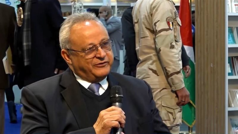 الدكتور أحمد زايد