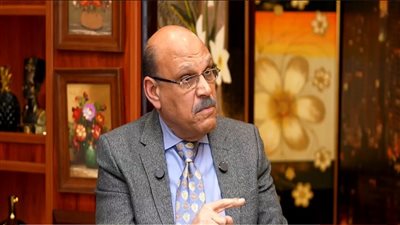 أستاذ اقتصاد: مصر تقف على أرض صلبة اقتصاديا وتمتلك مقومات للصمود والتعافي