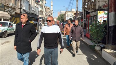 بالصور.. حملات مكثفة لرفع الإشغالات والمخالفات بشوارع وميادين طهطا