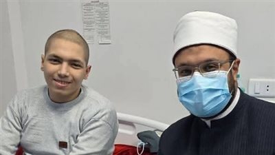 وعظ الغربية تقدّم دعمًا نفسيًا لطالب أزهري من مرضى الأورام