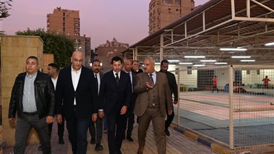 أشرف صبحي يشدد على تطبيق الكود الطبي وتطوير المنشآت الرياضية بالجيزة