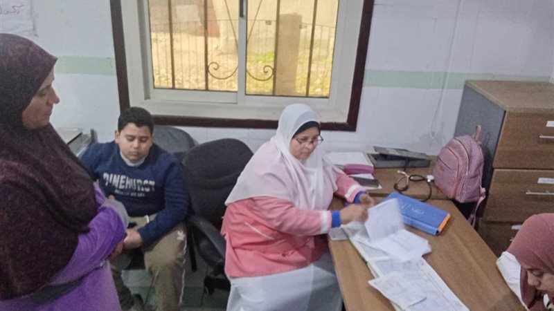 قافلة سكانية تقدم
