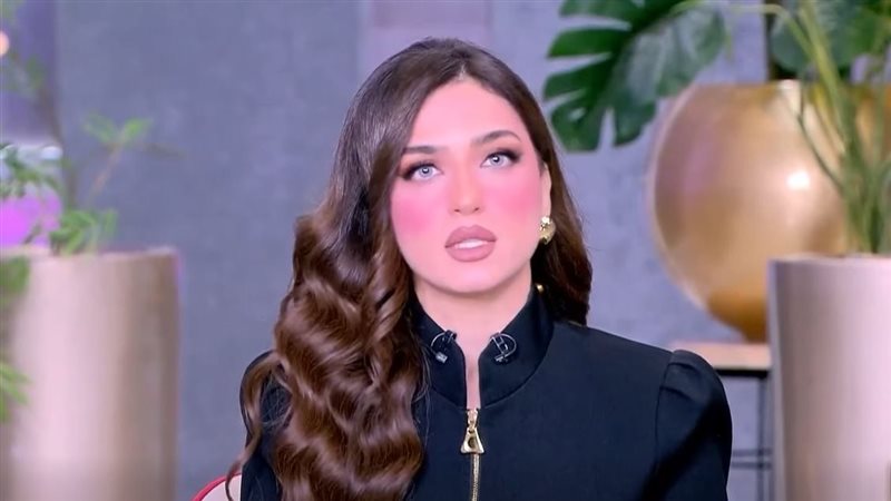 ياسمين عز 