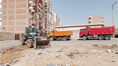 حي الأربعين بالسويس يواصل رفع المخلفات وتحسين مستوى النظافة العامة بالحي