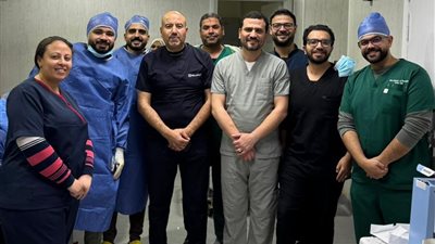 محافظ بني سويف يُشيد بفريق التأمين الصحى بعد نجاج القسطرة البالونية لسيدة مسنة