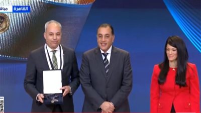 كلية الهندسة عين شمس تحصد المركز الثالث في جائزة المؤسسة الحكومية المتميزة