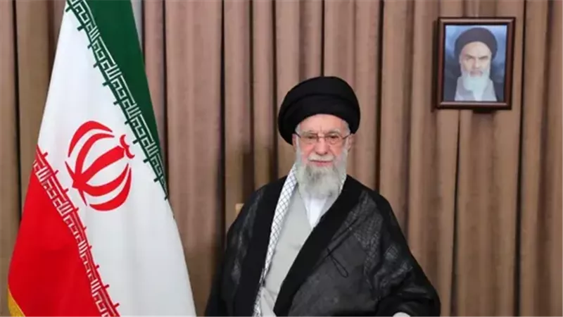 المرشد الإيراني علي