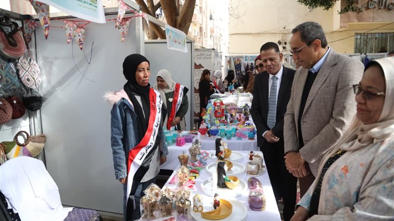 محافظ قنا