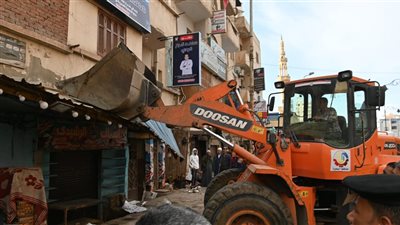 حملة مكبرة بكوبري إفلاقة بدمنهور لإزالة الإشغالات والتعديات وتحقيق الانضباط 