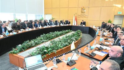 وزير الإسكان يتابع الموقف التنفيذي لمشروعات المبادرة الرئاسية 