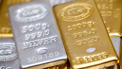 أونصة الذهب تنهار بـ7%.. تسونامي بيع يضرب العملات الرقمية والمعادن عالميًا