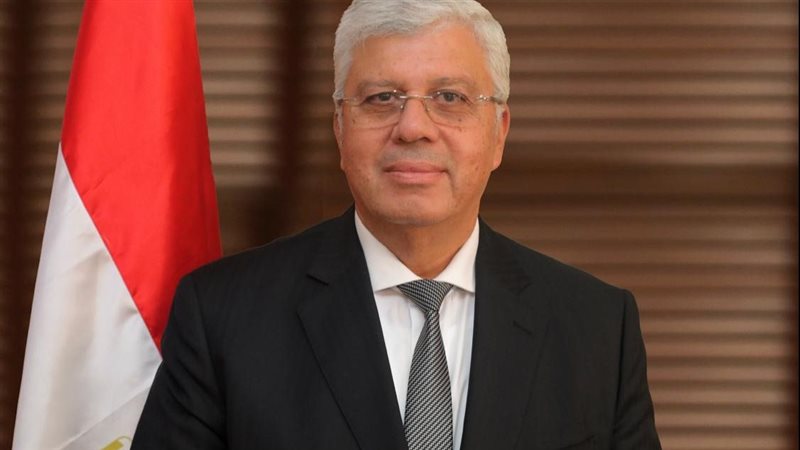 ايمن عاشور 