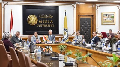 نائب وزير الصحة في المنيا: جهود مكثفة وتعزيز الشراكة مع المحافظة والجامعة