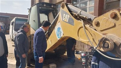 رئيس مياه القليوبية يتابع أعمال صيانة المعدات والسيارات ويوجه بسرعة الإنجاز