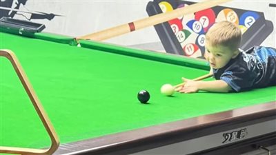 بأرقام قياسية.. أصغر لاعب بلياردو يدخل موسوعة جينيس
