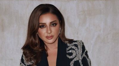 أنغام تتألق في عرض كوتور زهير مراد لربيع 2026 في باريس