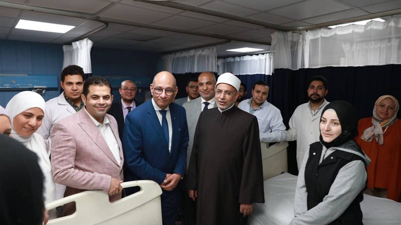 فريق طبي متخصص بمستشفى