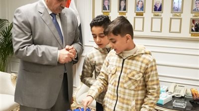 محافظ أسيوط يستقبل مخترعي 