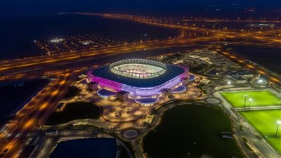  مباراة خيرية تجمع أساطير الكرة وصنّاع المحتوى على استاد أحمد بن علي بقطر