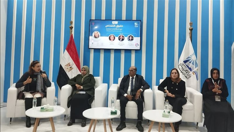 جانب من الندوة 
