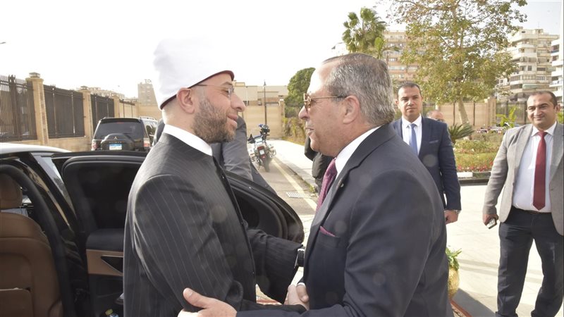محافظ بورسعيد يستقبل