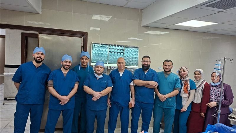 الفرق الطبية بمستشفى