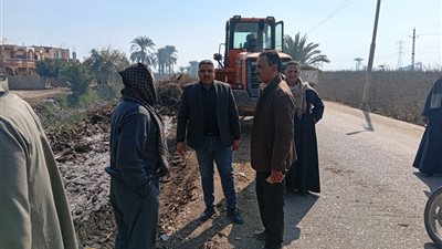 محافظ أسيوط: رفع 80 طن مخلفات وتمهيد طريق مصرف بقرية بويط بساحل سليم