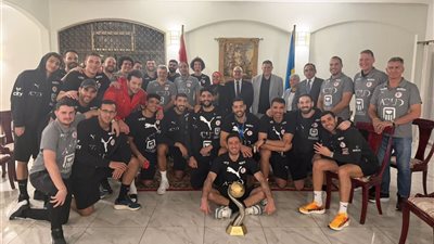 سفيرة مصر في رواندا تستقبل أبطال اليد وتكرمهم بعد التتويج ببطولة أفريقيا